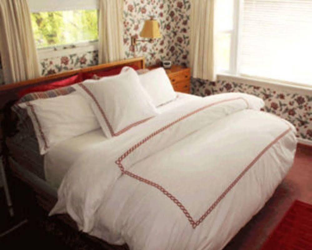 Sugartree Inn Warren Экстерьер фото